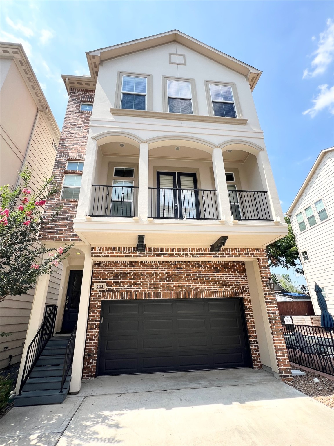 2112 Couch Street Houston TX 77008