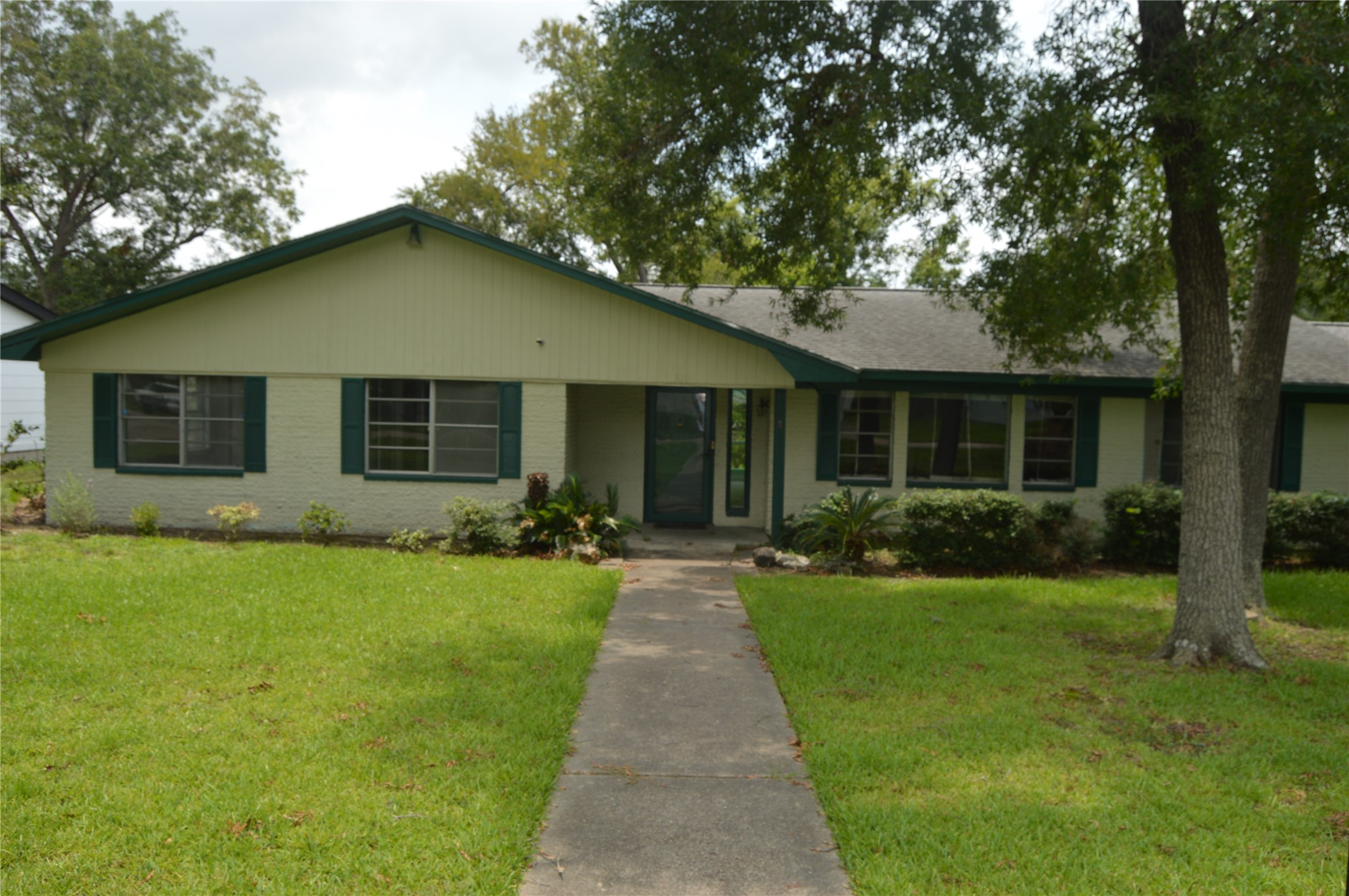 100 Tanglewood Street Baytown TX 77520