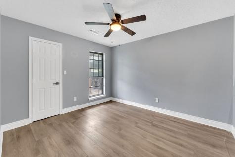 102 Leigh Anne Street Huntsville TX 77320
