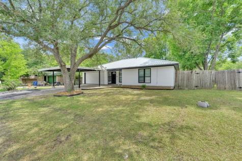 102 Leigh Anne Street Huntsville TX 77320