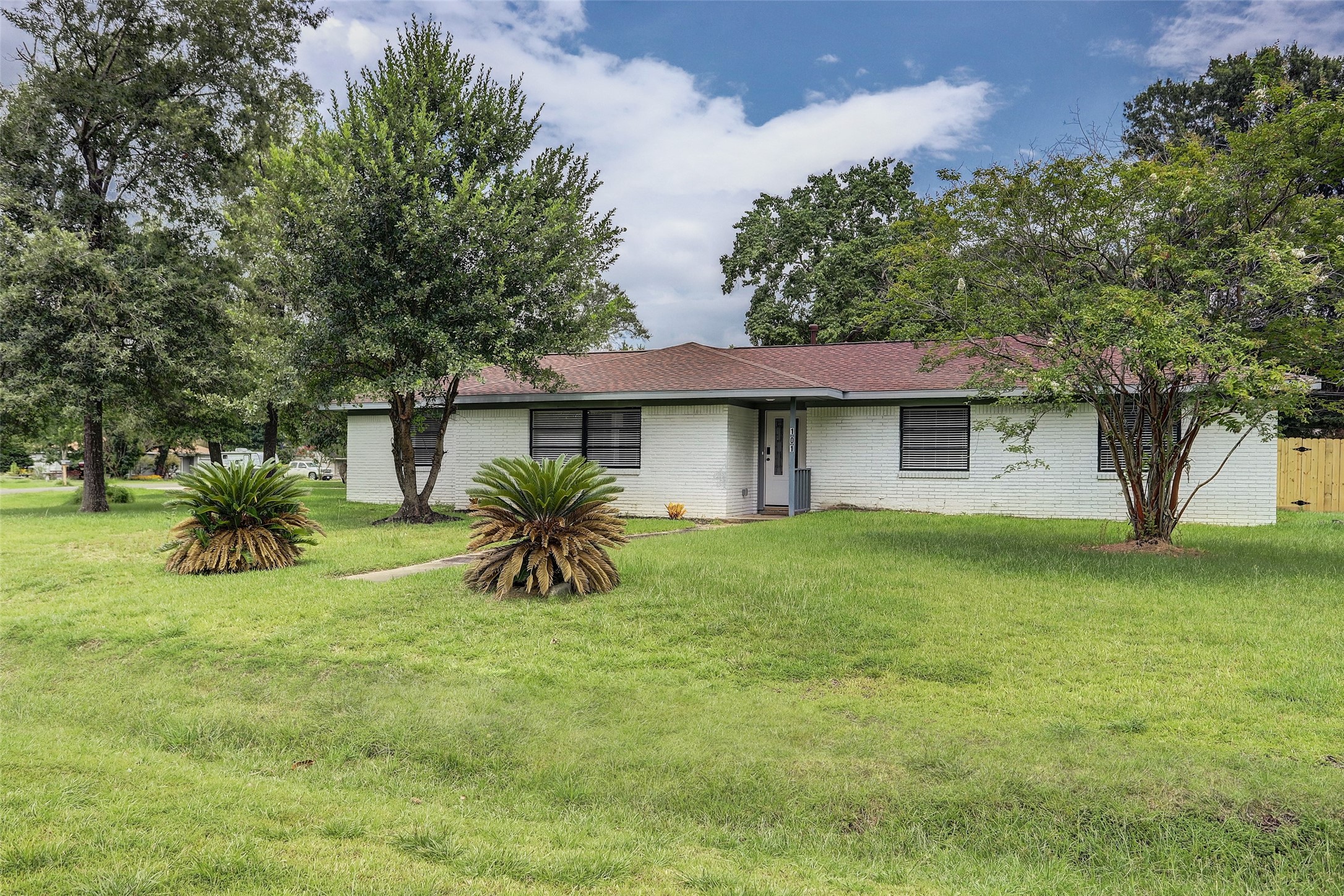 101 Tanglewood Street Baytown TX 77520