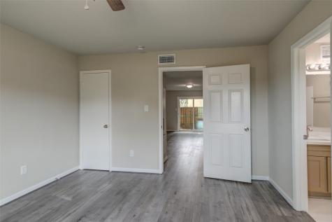 3300 Pebblebrook Drive 15 Seabrook TX 77586