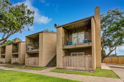 3300 Pebblebrook Drive 15 Seabrook TX 77586