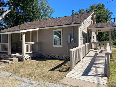 540 Magnolia Street Clute TX 77531