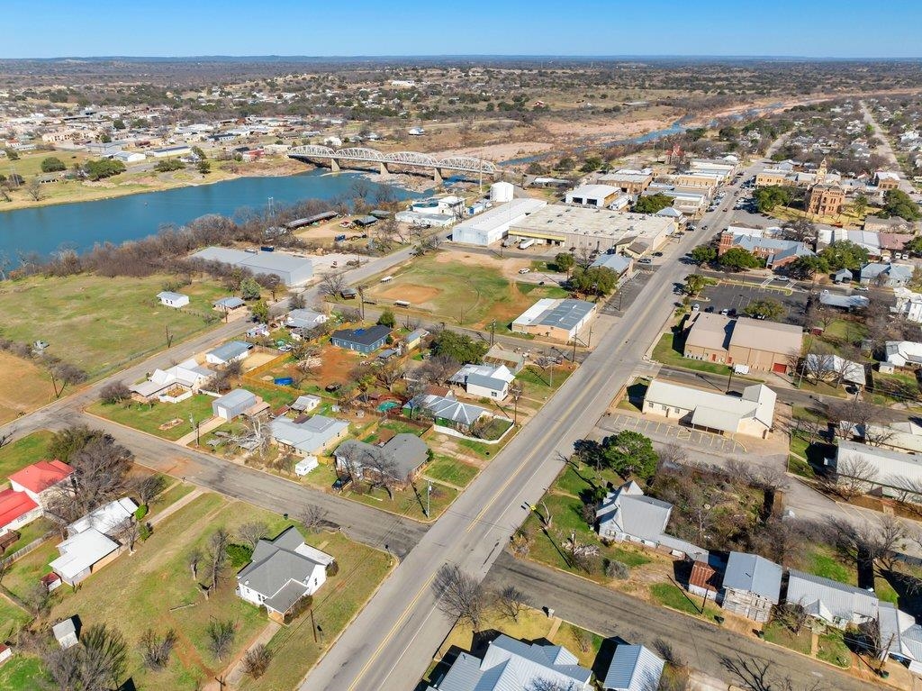 403 W Main Street Llano TX 78643