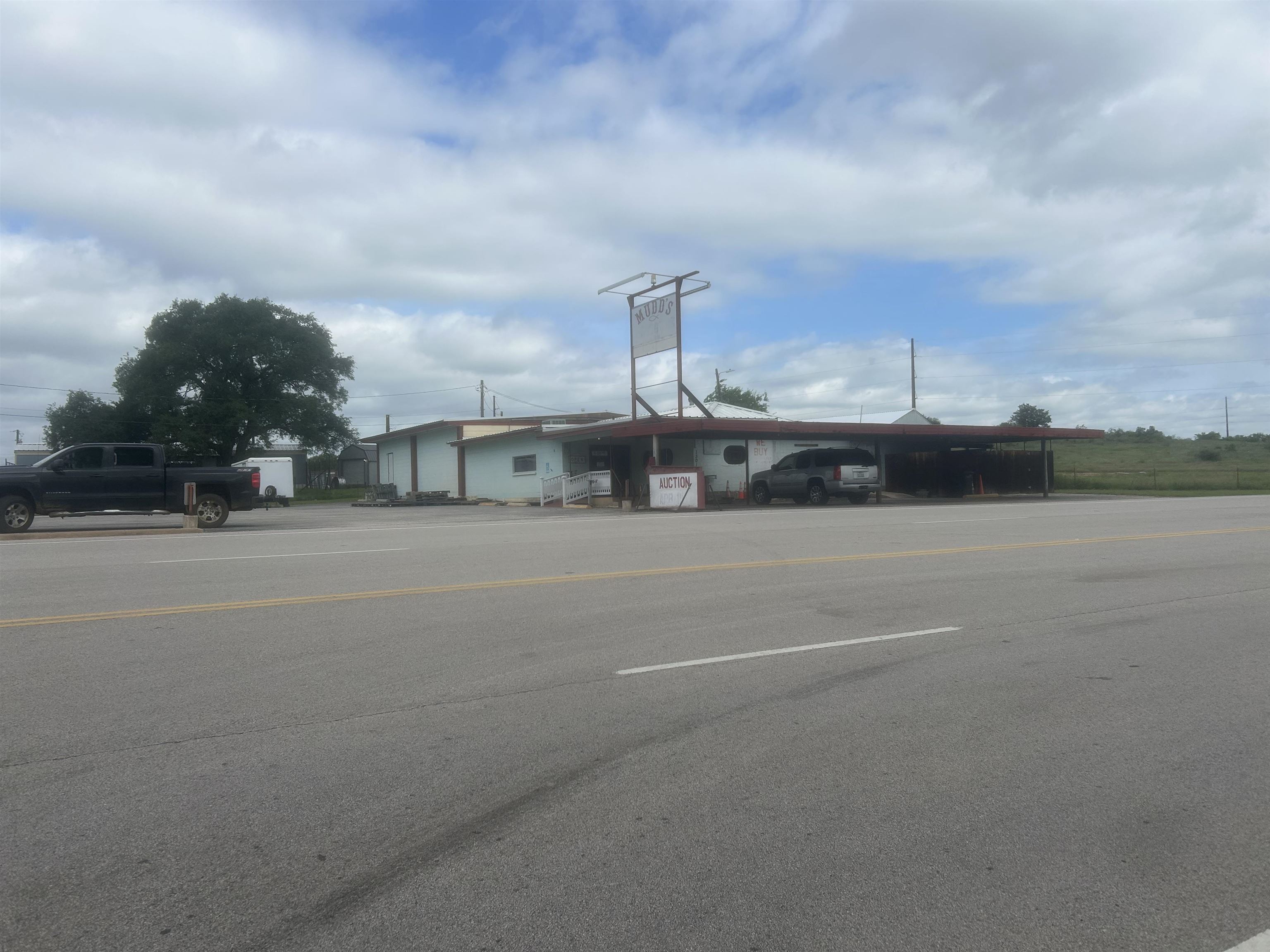 1301 Bessemer Avenue Llano TX 78643