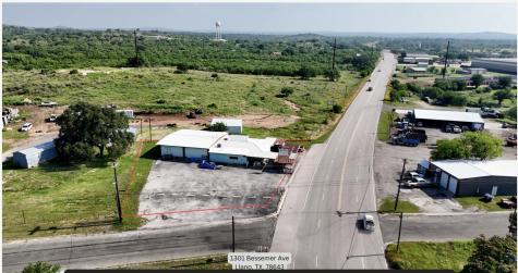 1301 Bessemer Avenue Llano TX 78643