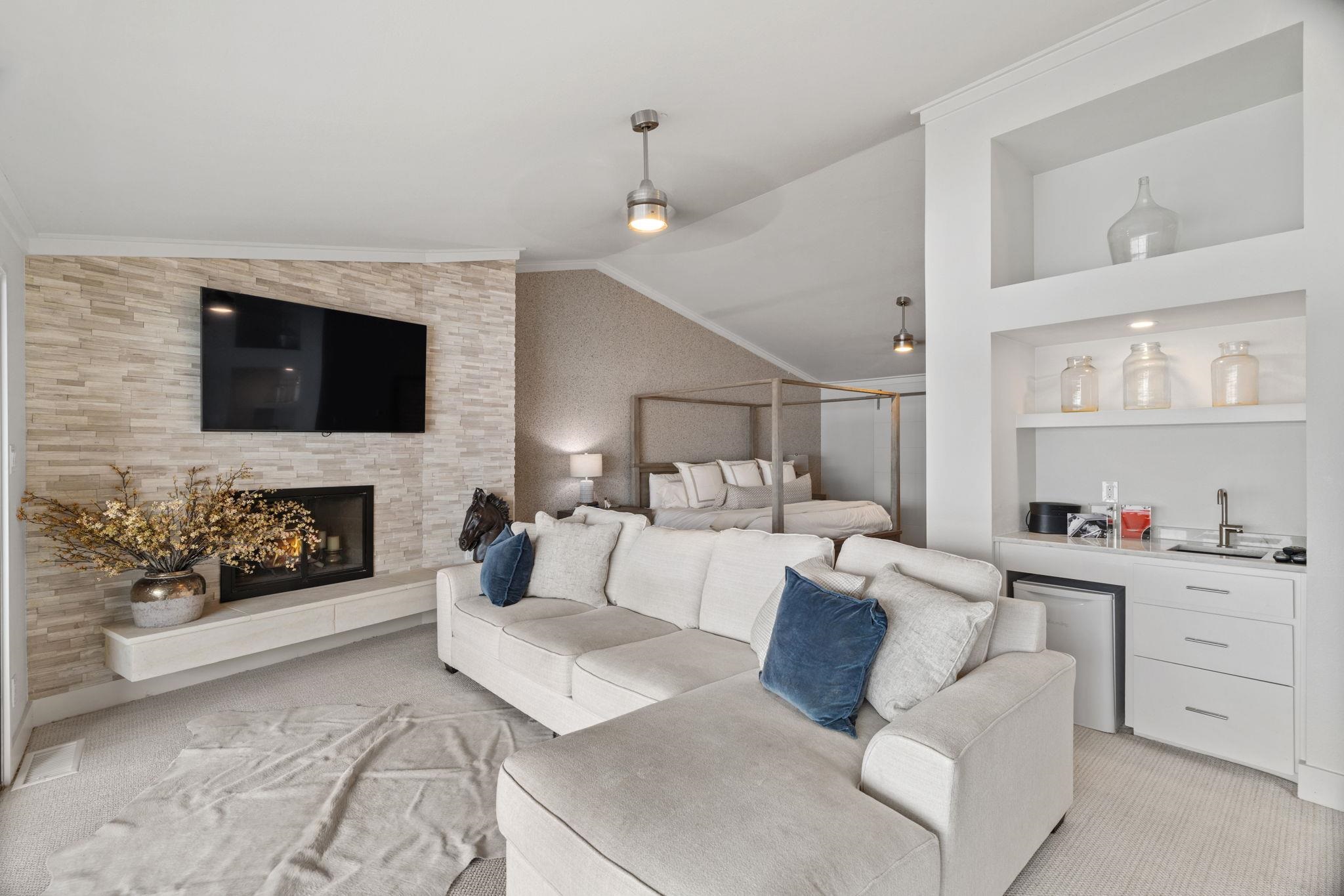 1300 The Cape Unit #7 Horseshoe Bay TX 78657