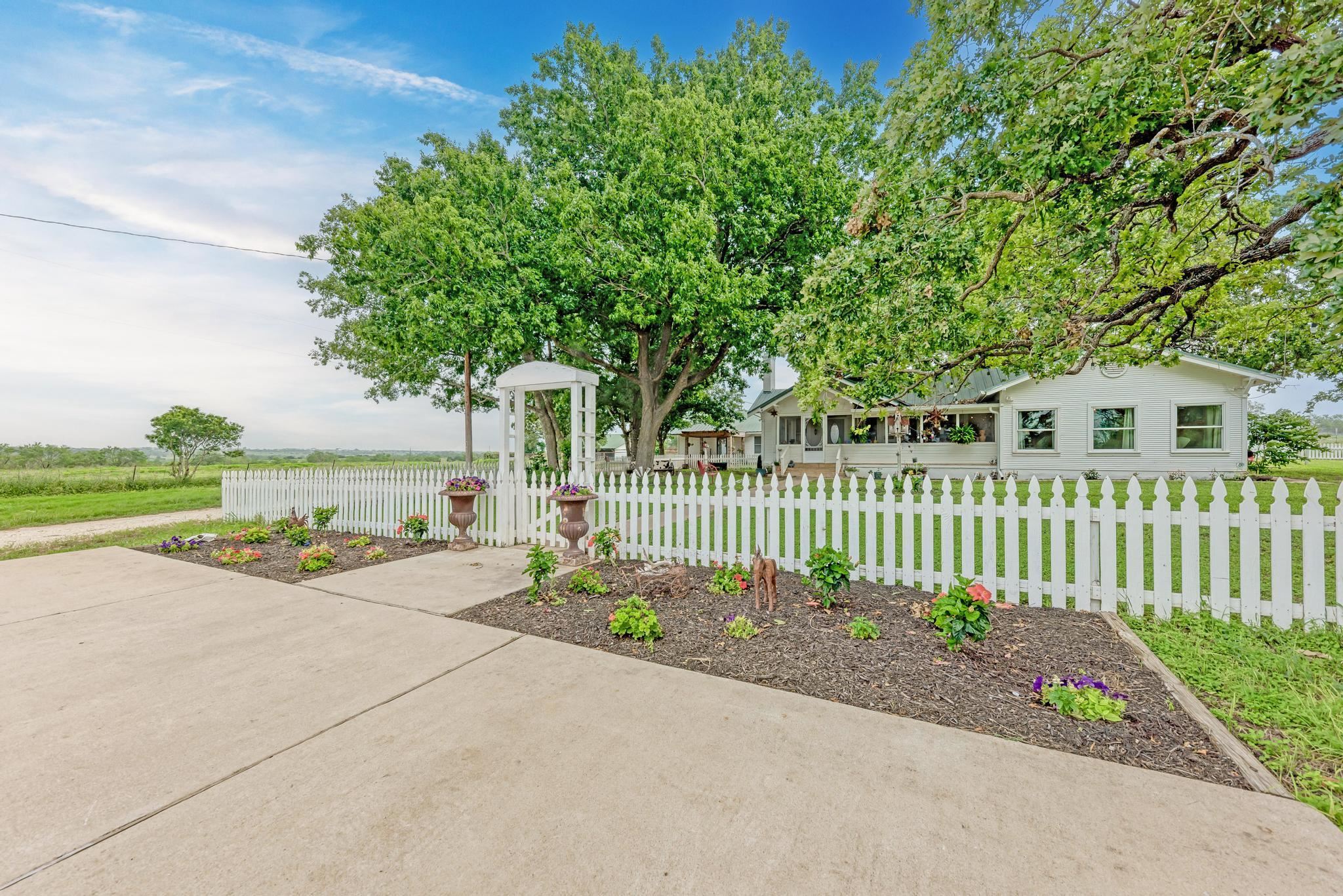 7800 County Road 210 Bertram TX 78605