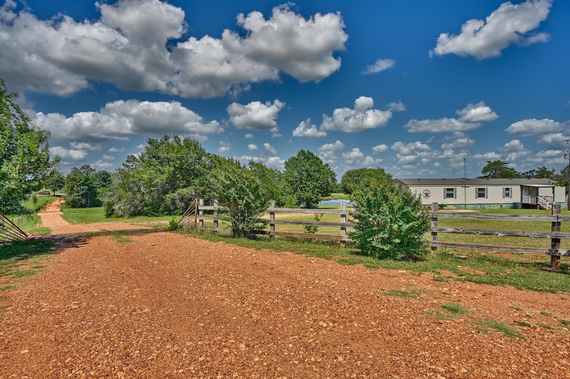 1362 Cr 207 Out Of Area TX 78942