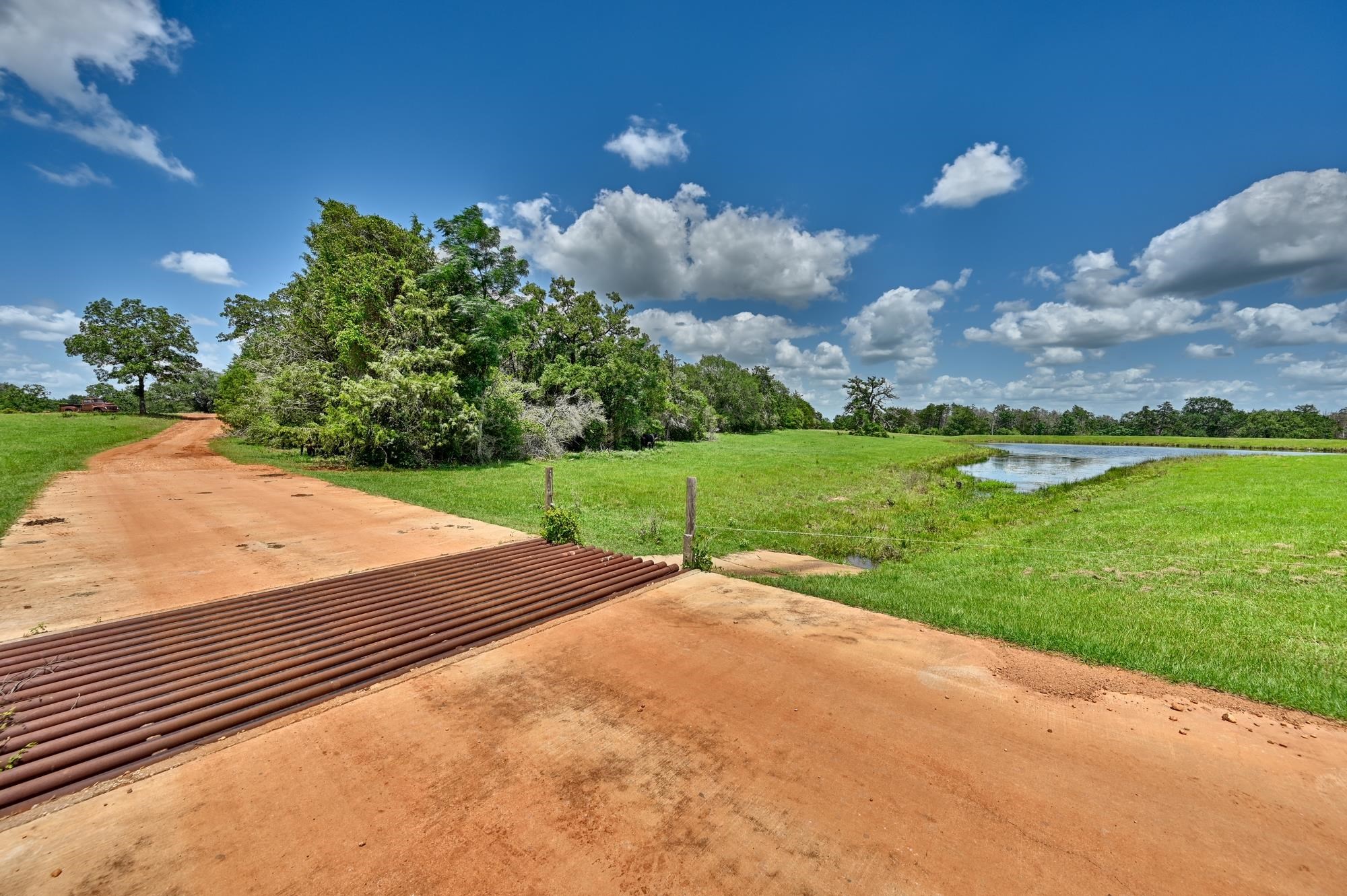 1362 Cr 207 Out Of Area TX 78942