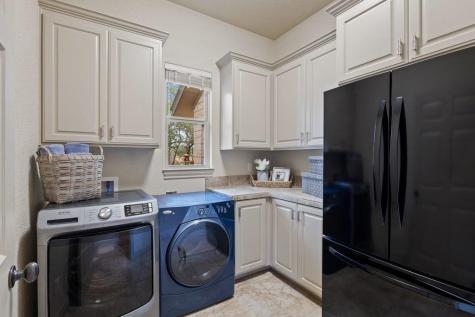 232 Crooked Oak Lane Round Mountain TX 78663