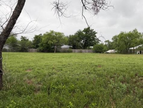 400 E Wallace Street Llano TX 78643