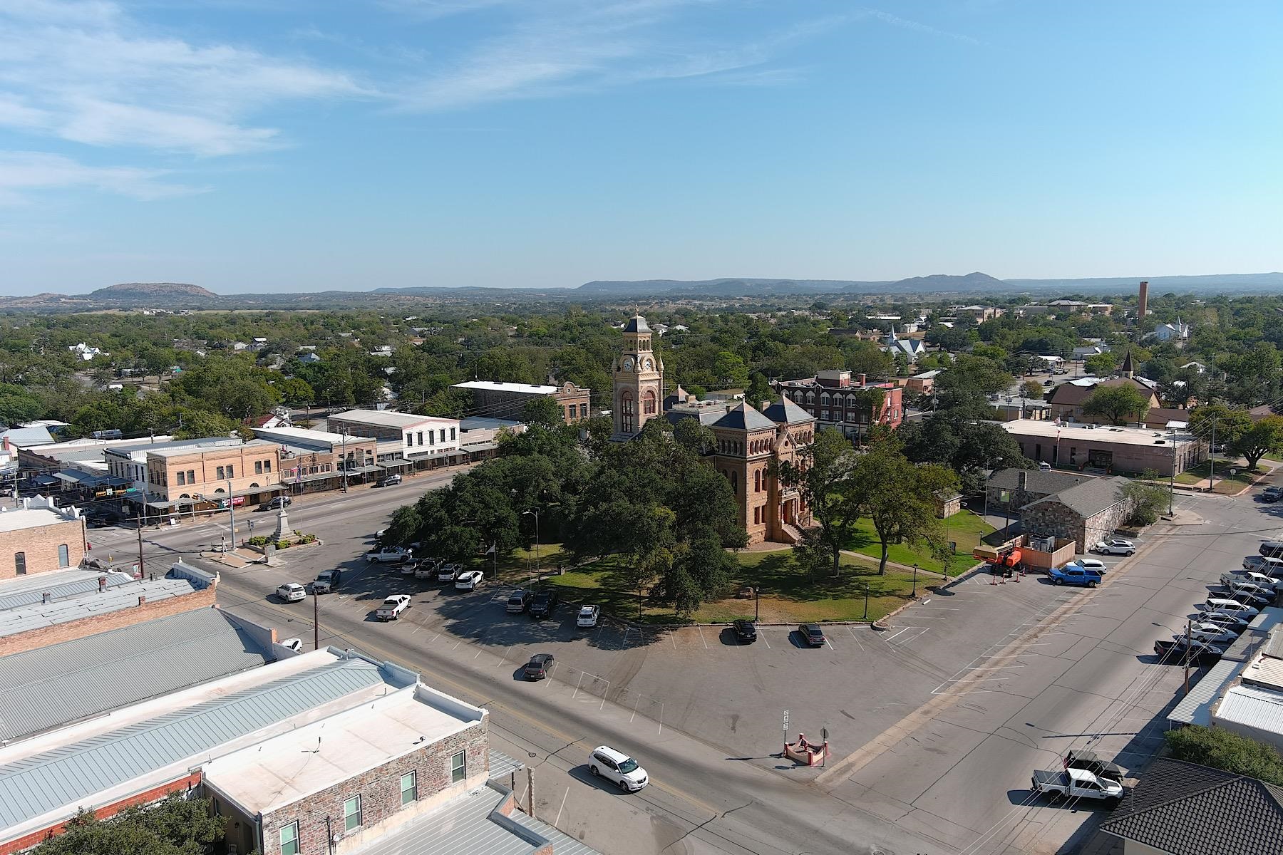 605 E Green Llano TX 78643