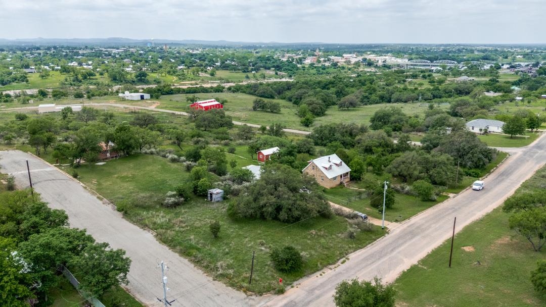 501 Vernon Avenue Llano TX 78643