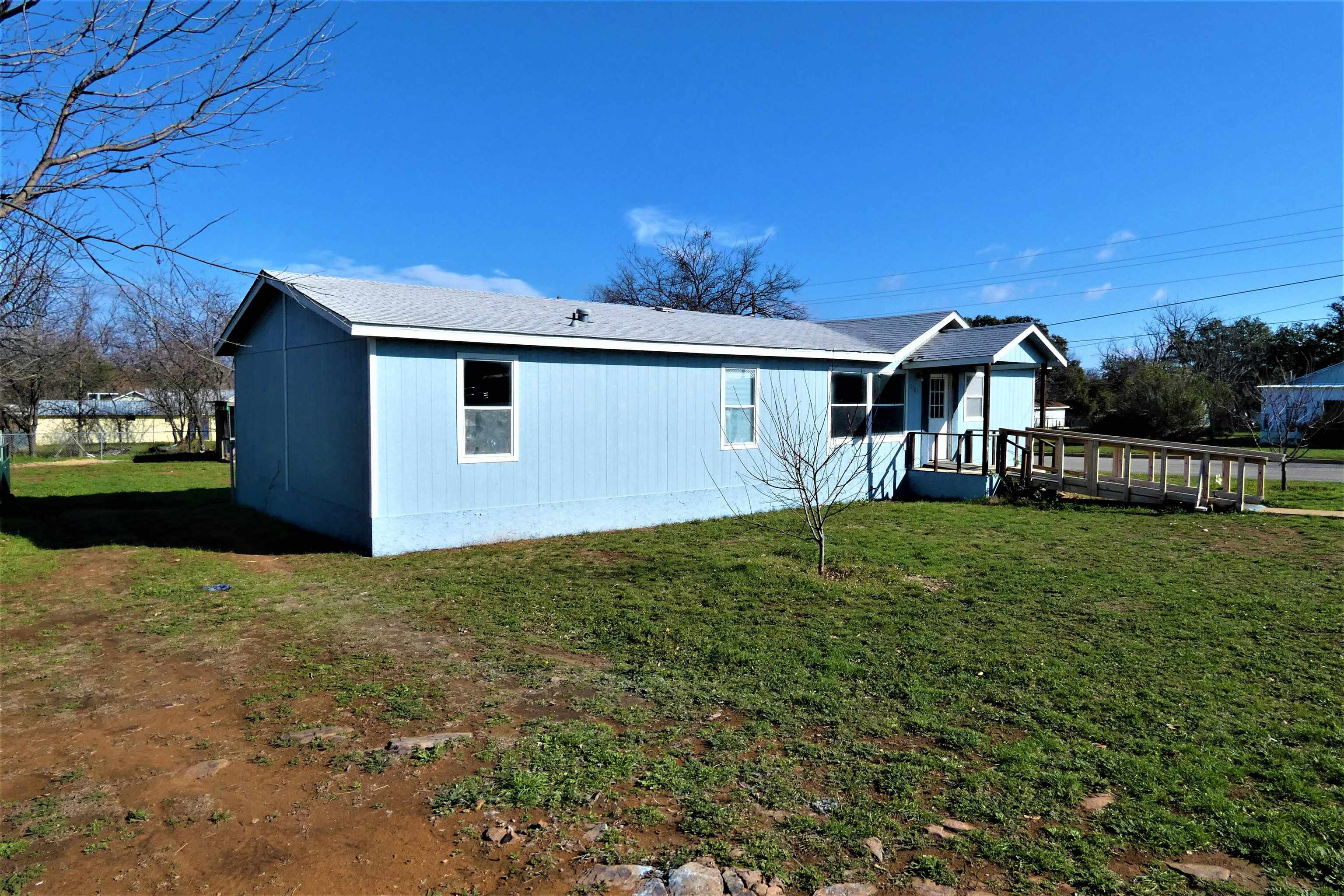 1109 E Wallace Street Llano TX 78643