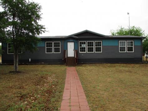 1940 Twin Oaks Kingsland TX 78639
