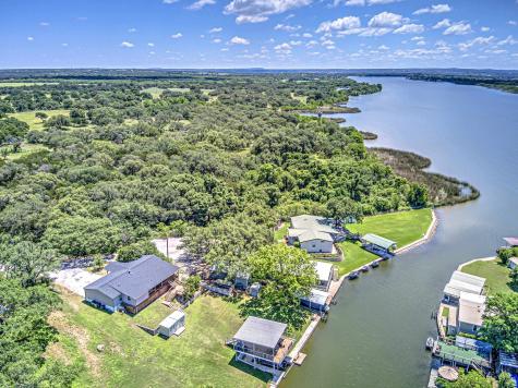 702 Liveoak Kingsland TX 78639