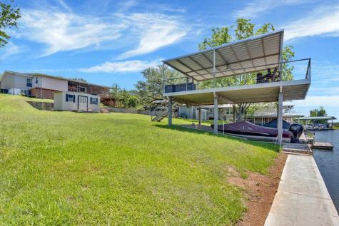 702 Liveoak Kingsland TX 78639