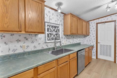 702 Liveoak Kingsland TX 78639