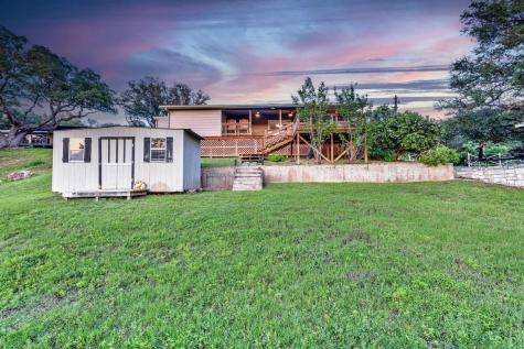 702 Liveoak Kingsland TX 78639