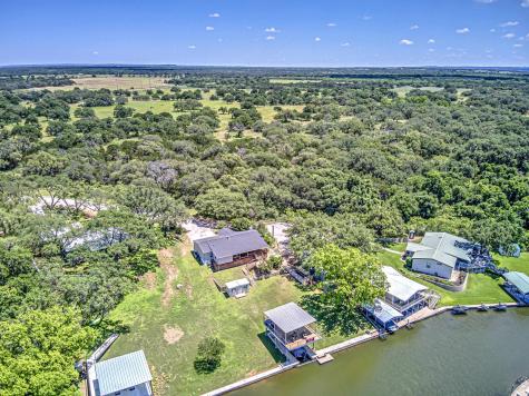 702 Liveoak Kingsland TX 78639