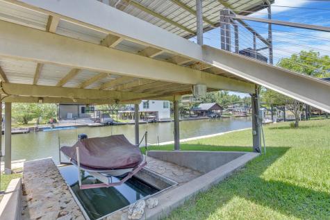 702 Liveoak Kingsland TX 78639