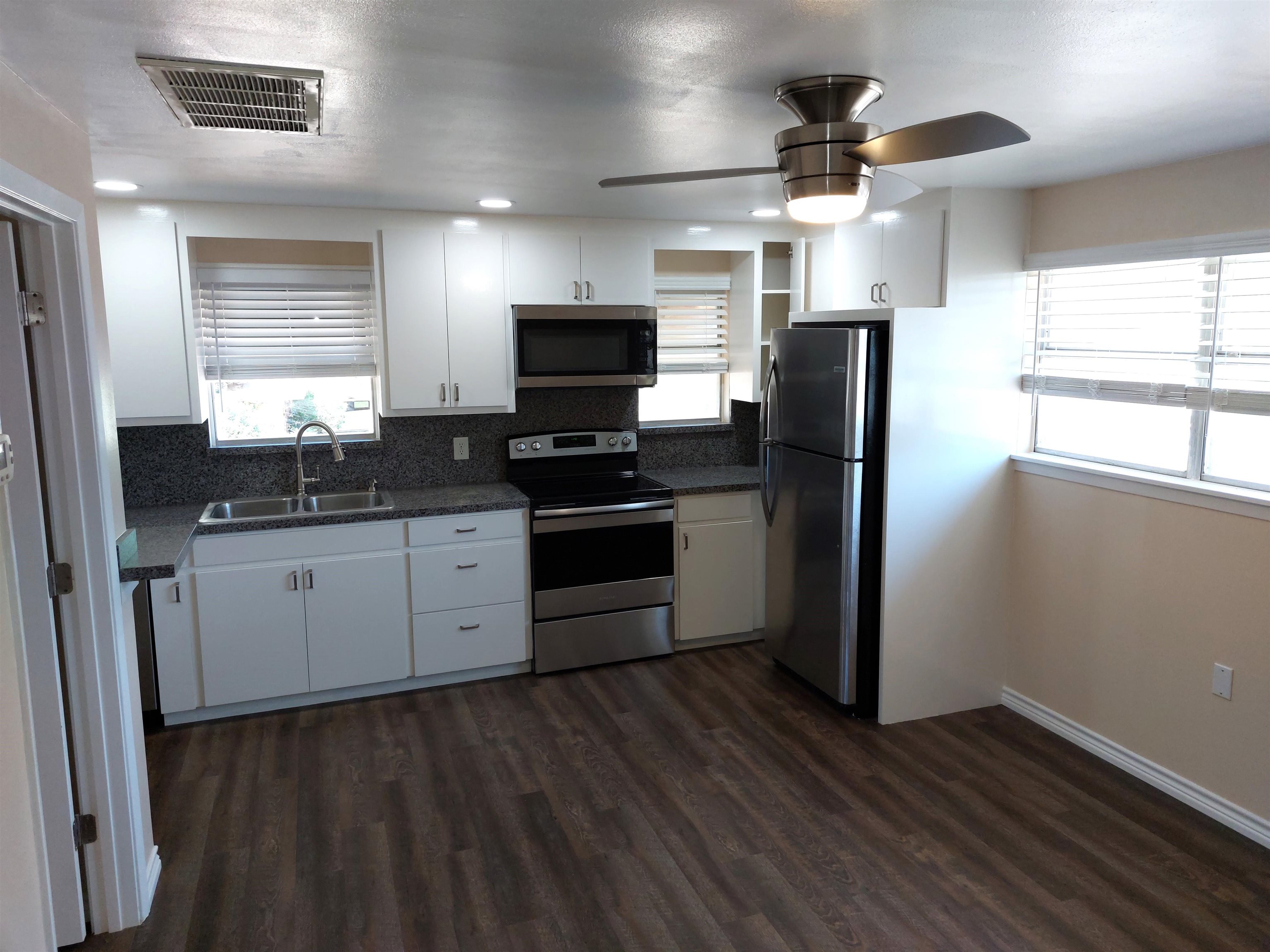 302 W Sandstone Street Llano TX 78643