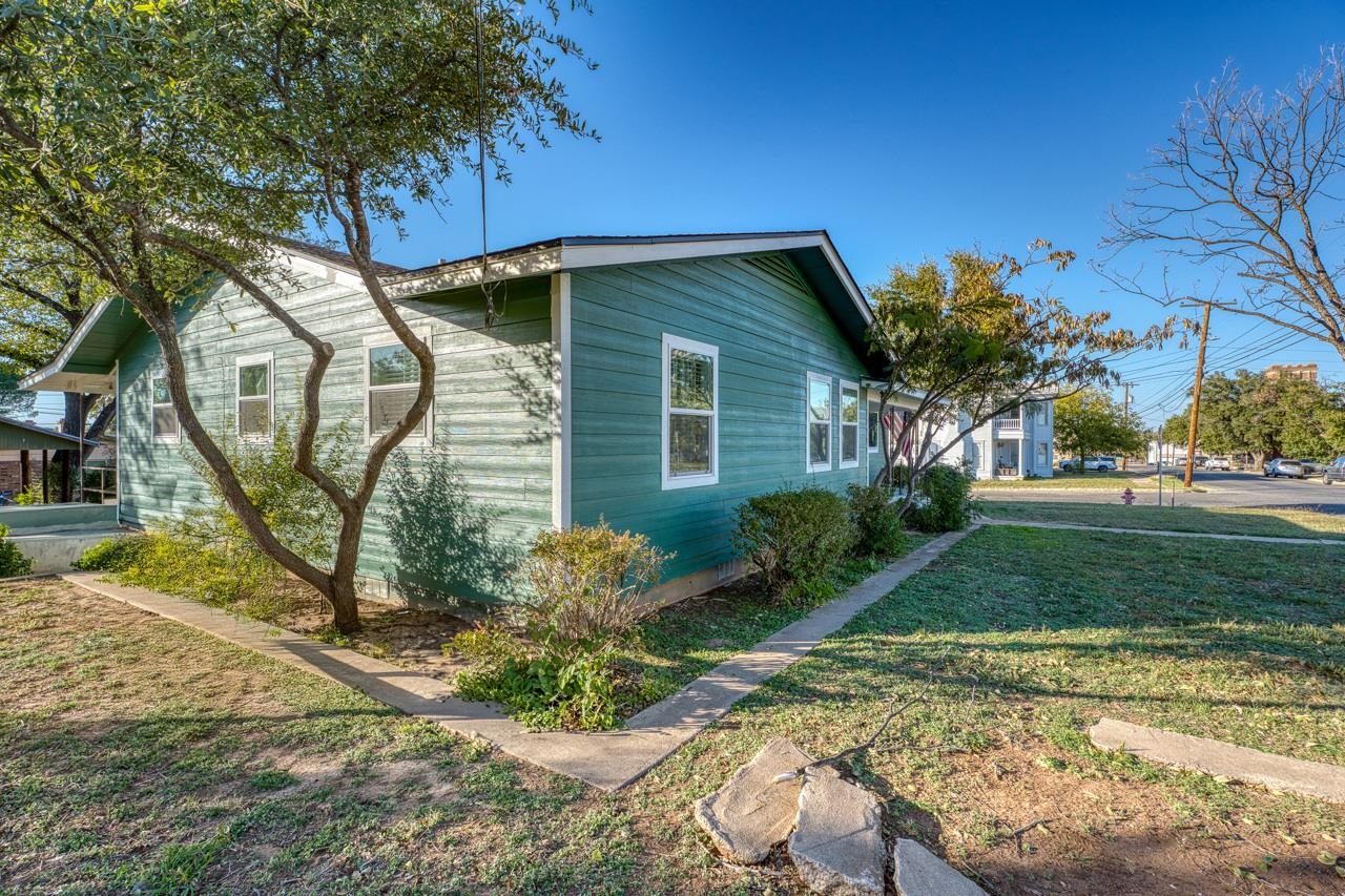901 Wright Street Llano TX 78643