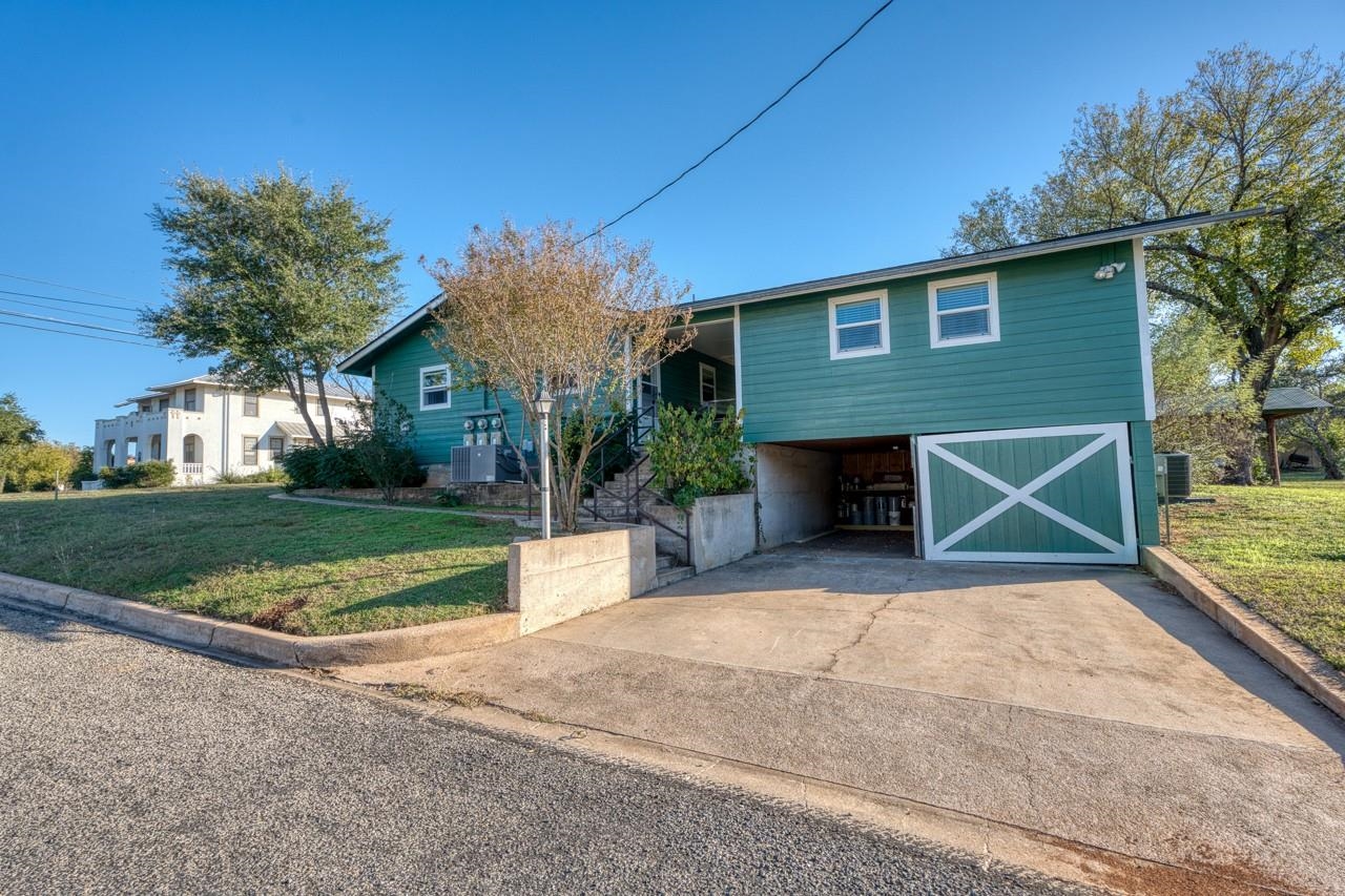 901 Wright Street Llano TX 78643