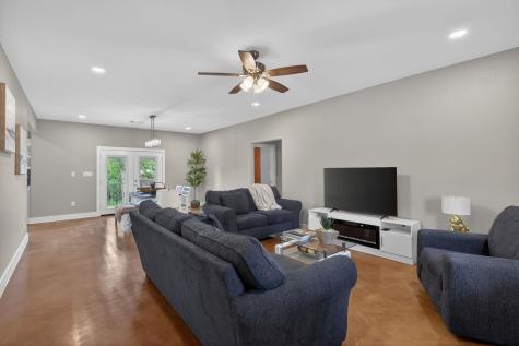 337 E Castlewood Granite Shoals TX 78654