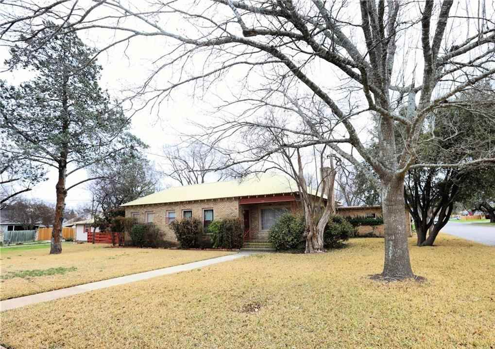 208 W 5th Street Lampasas TX 76550