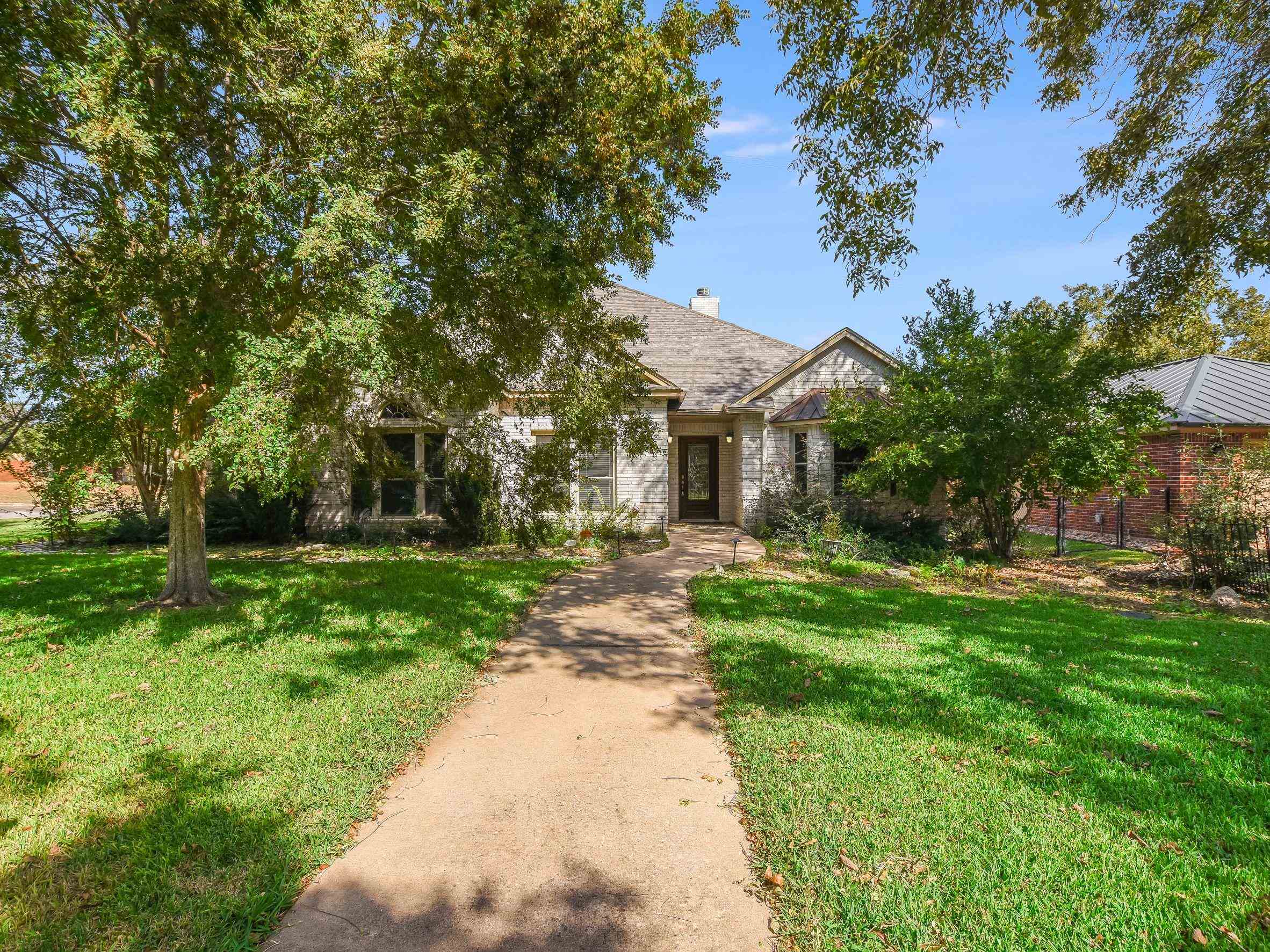352 Stewart Street Meadowlakes TX 78654
