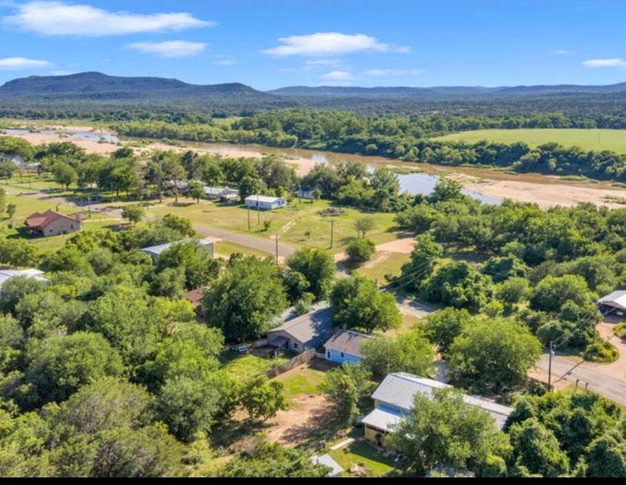 6261 River Oaks Drive Kingsland TX 78639