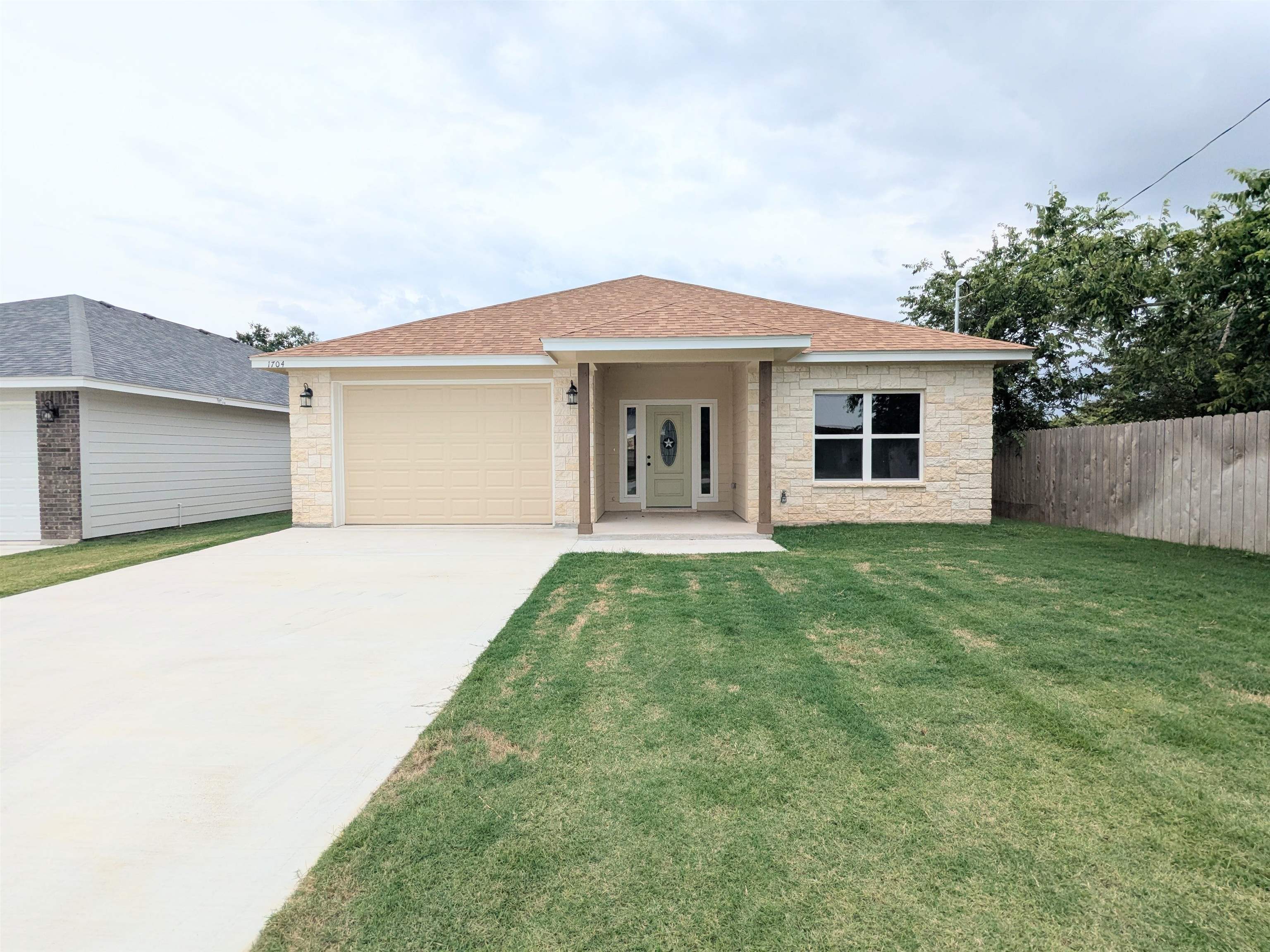 1704 E Avenue G Lampasas TX 76550