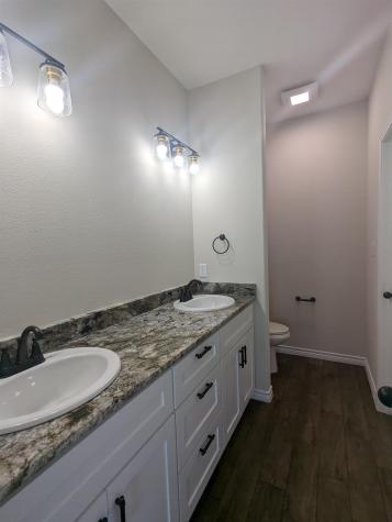 1704 E Avenue G Lampasas TX 76550