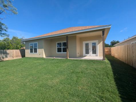 1704 E Avenue G Lampasas TX 76550