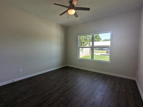 1704 E Avenue G Lampasas TX 76550