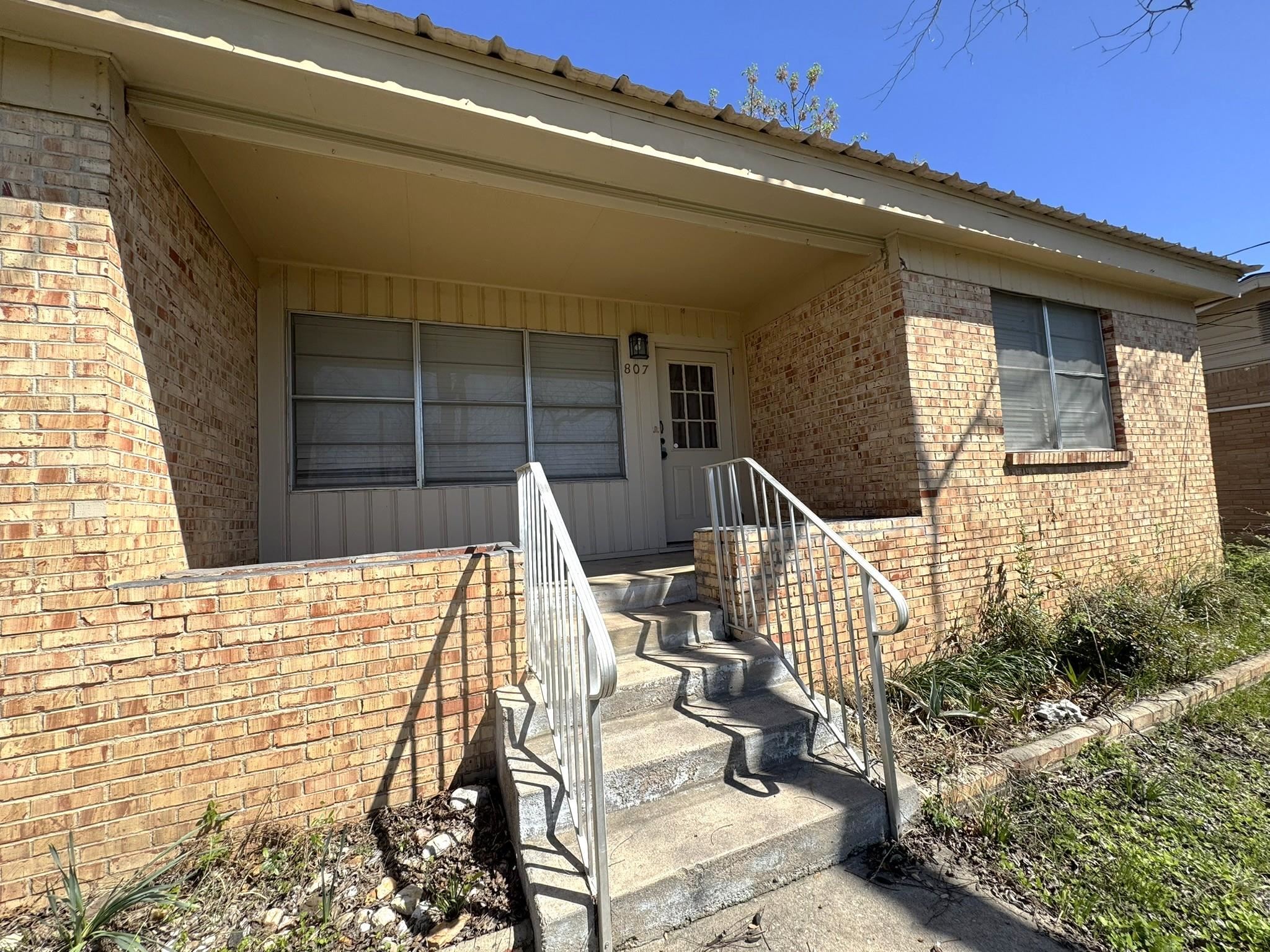 807 N West Burnet TX 78611