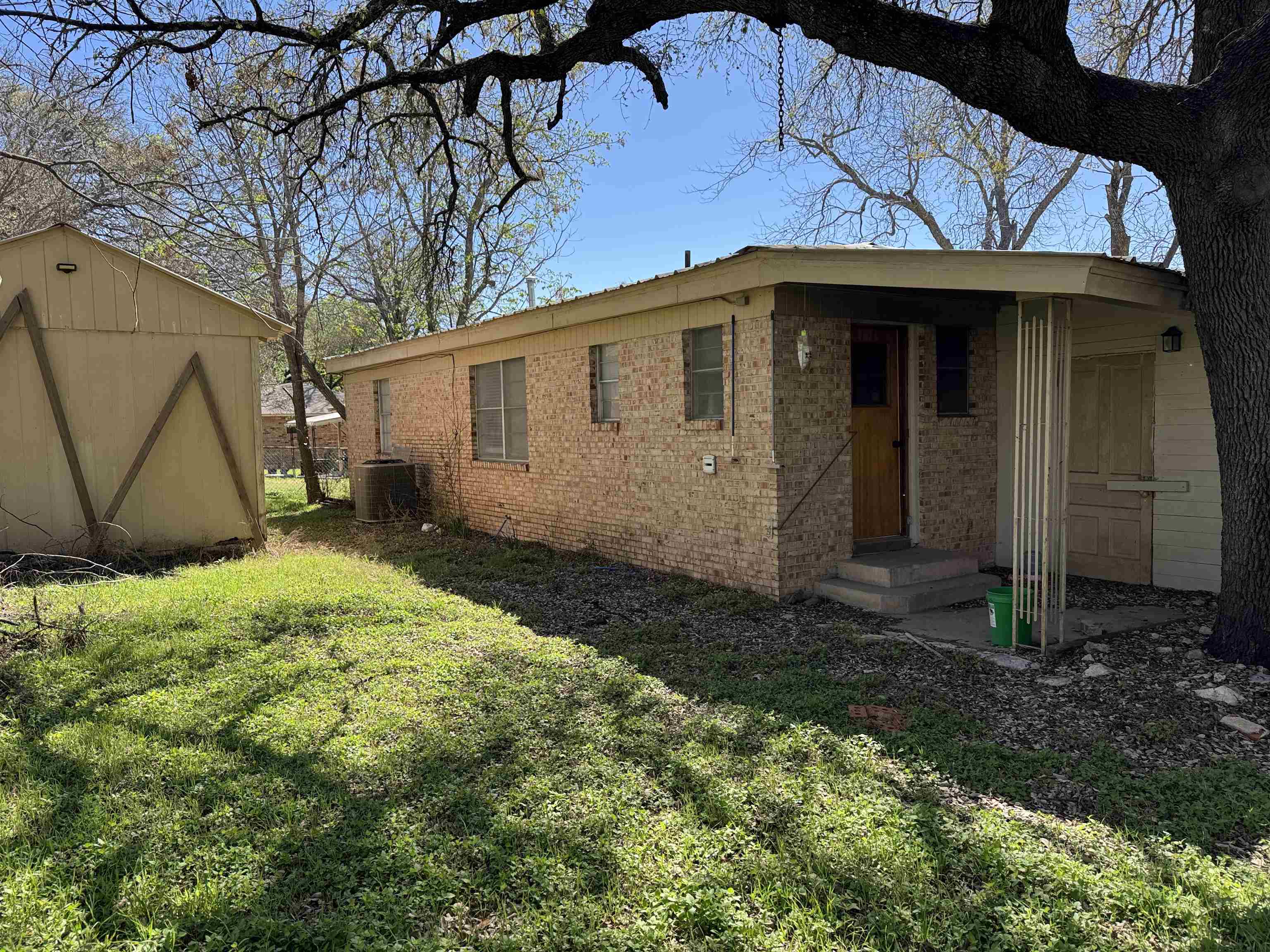 807 N West Burnet TX 78611