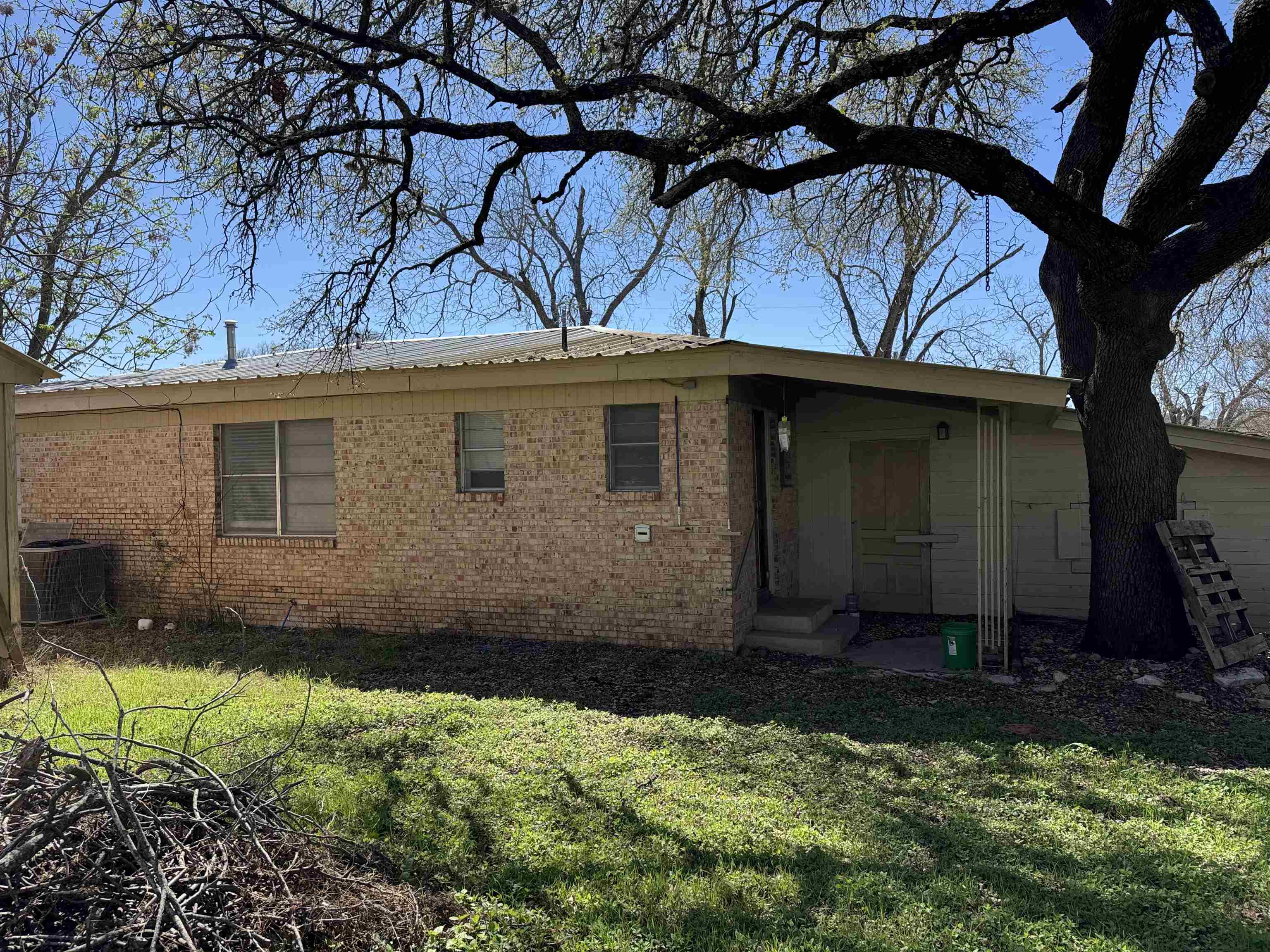 807 N West Burnet TX 78611