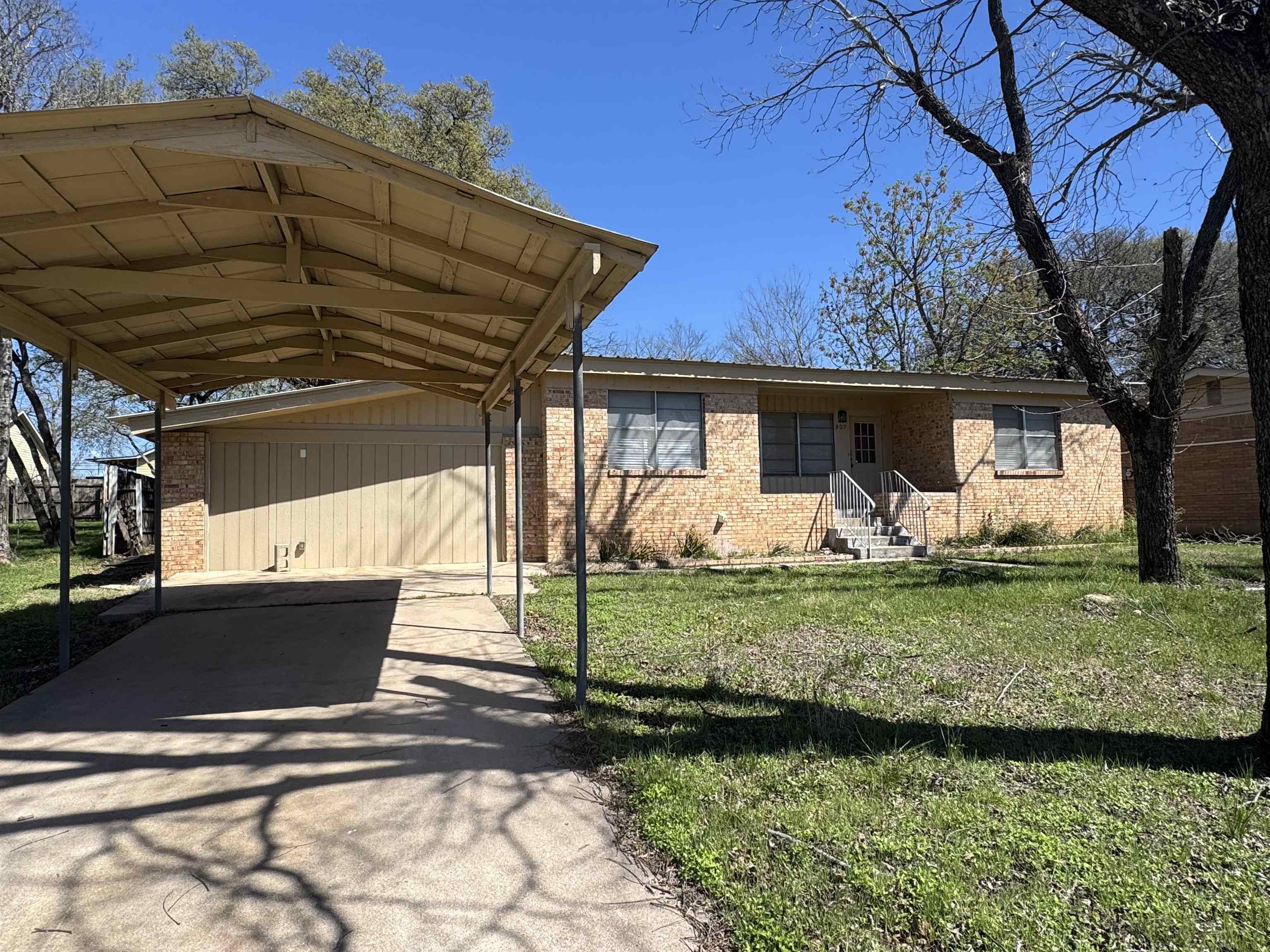 807 N West Burnet TX 78611
