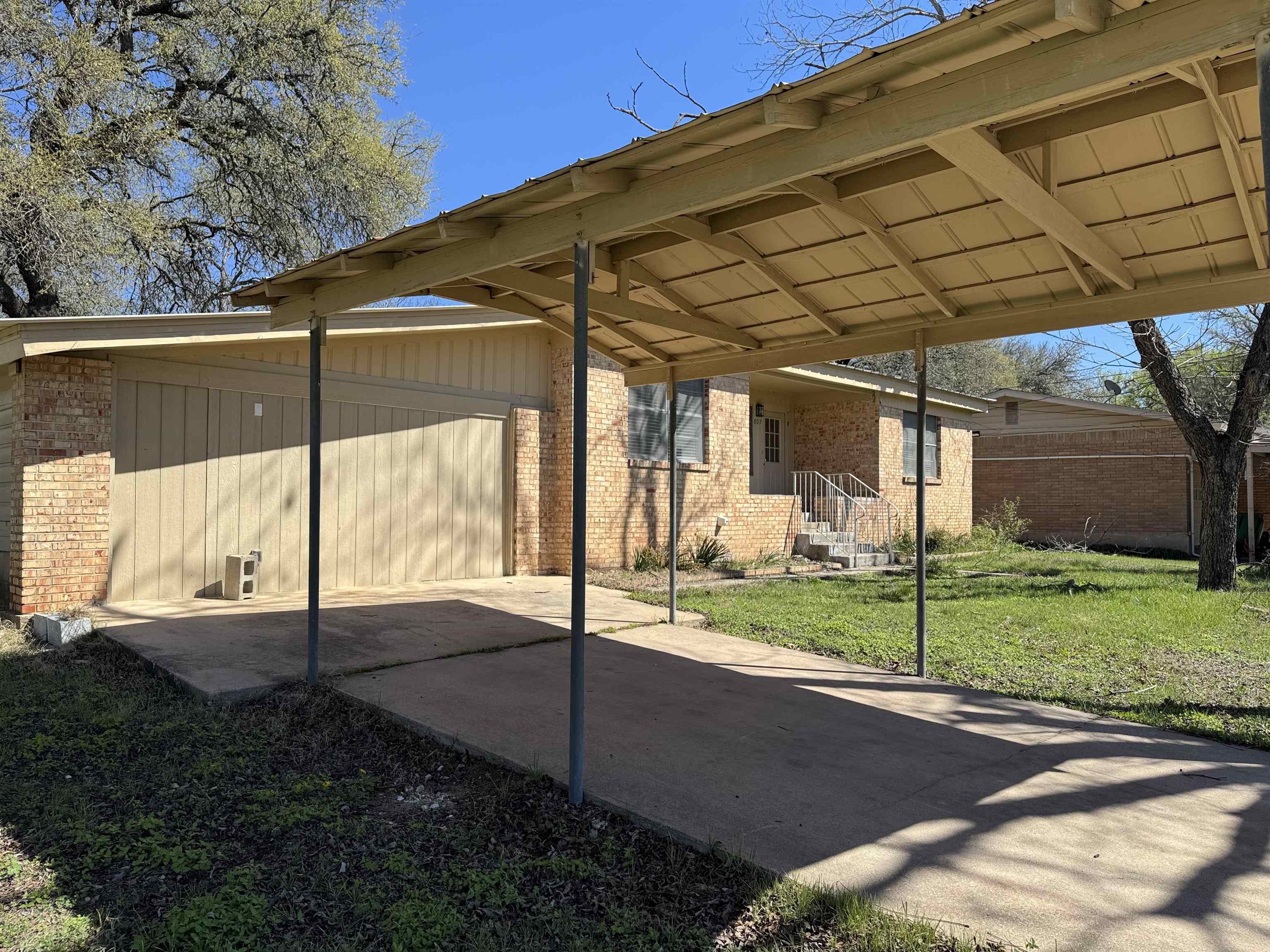 807 N West Burnet TX 78611