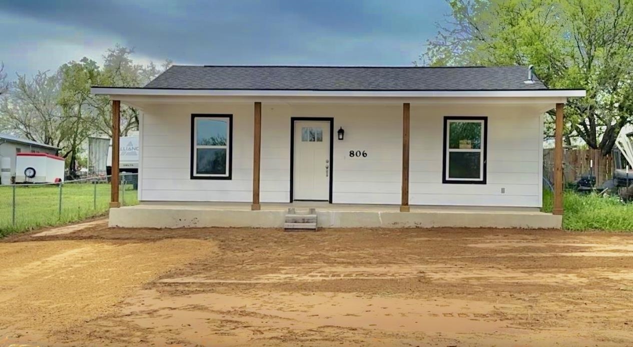 806 E Brown Street Llano TX 78643