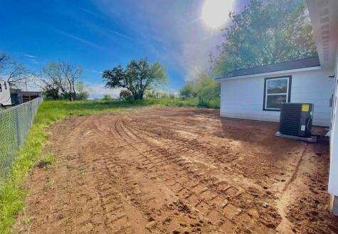 806 E Brown Street Llano TX 78643