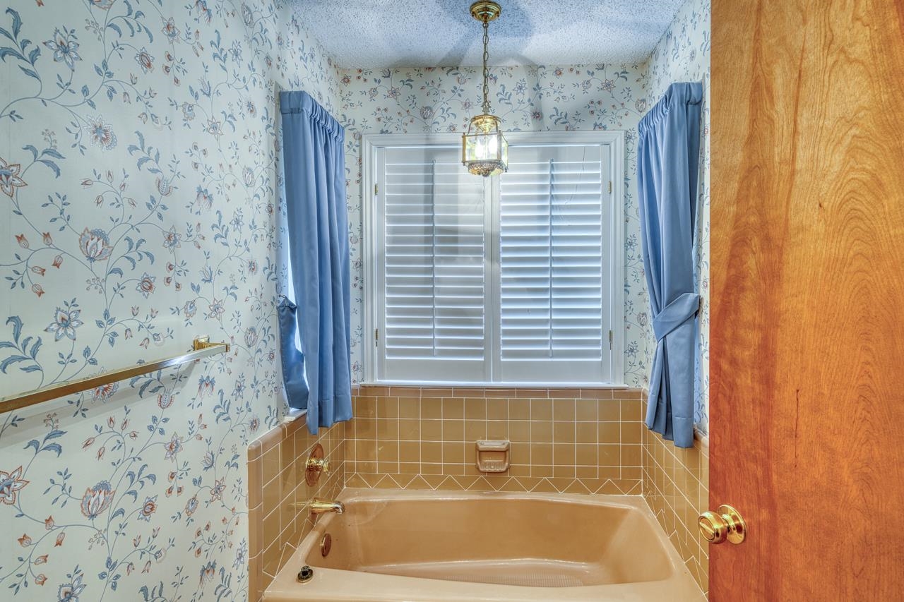100 Colt Horseshoe Bay TX 78657