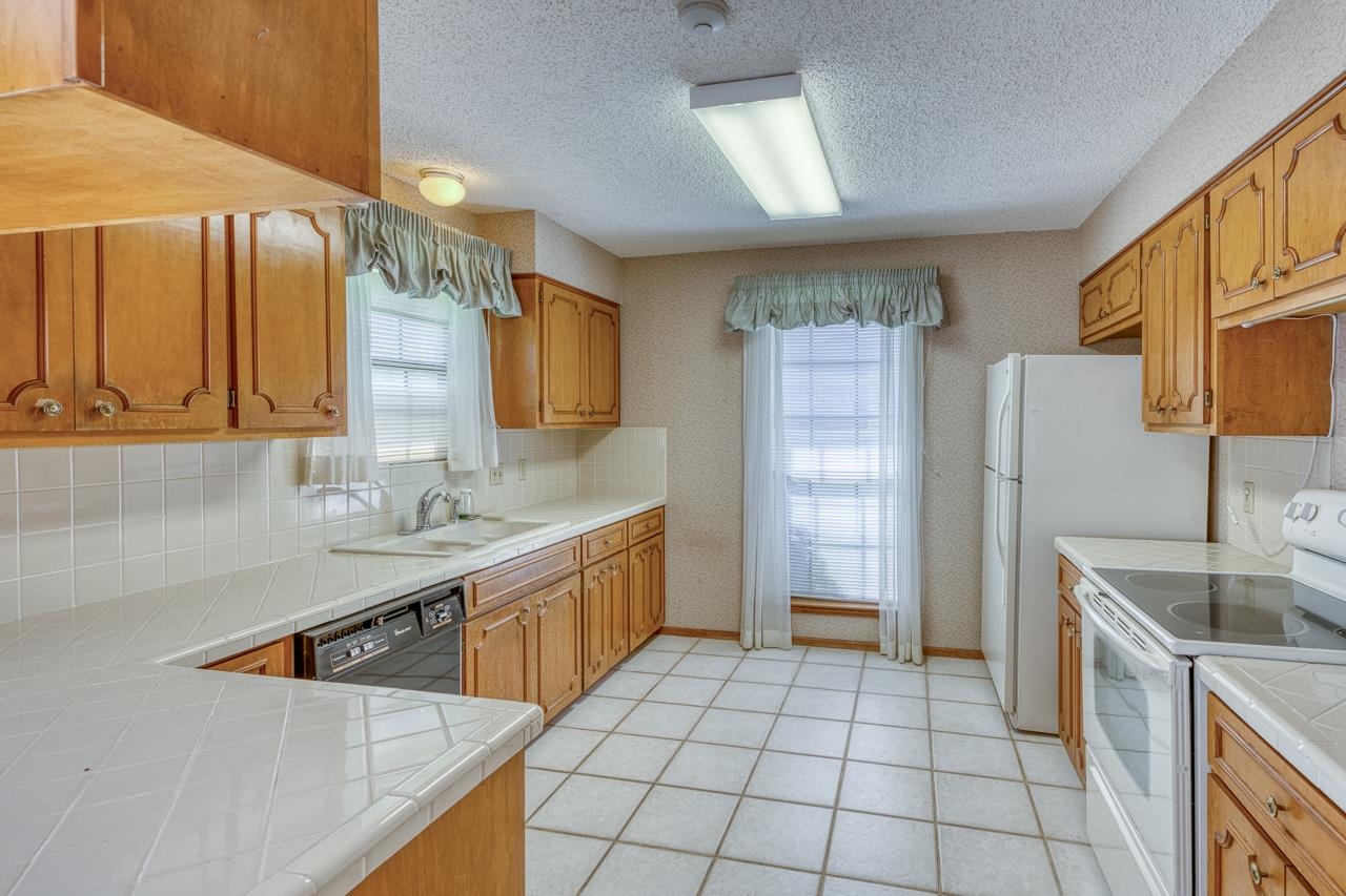 100 Colt Horseshoe Bay TX 78657