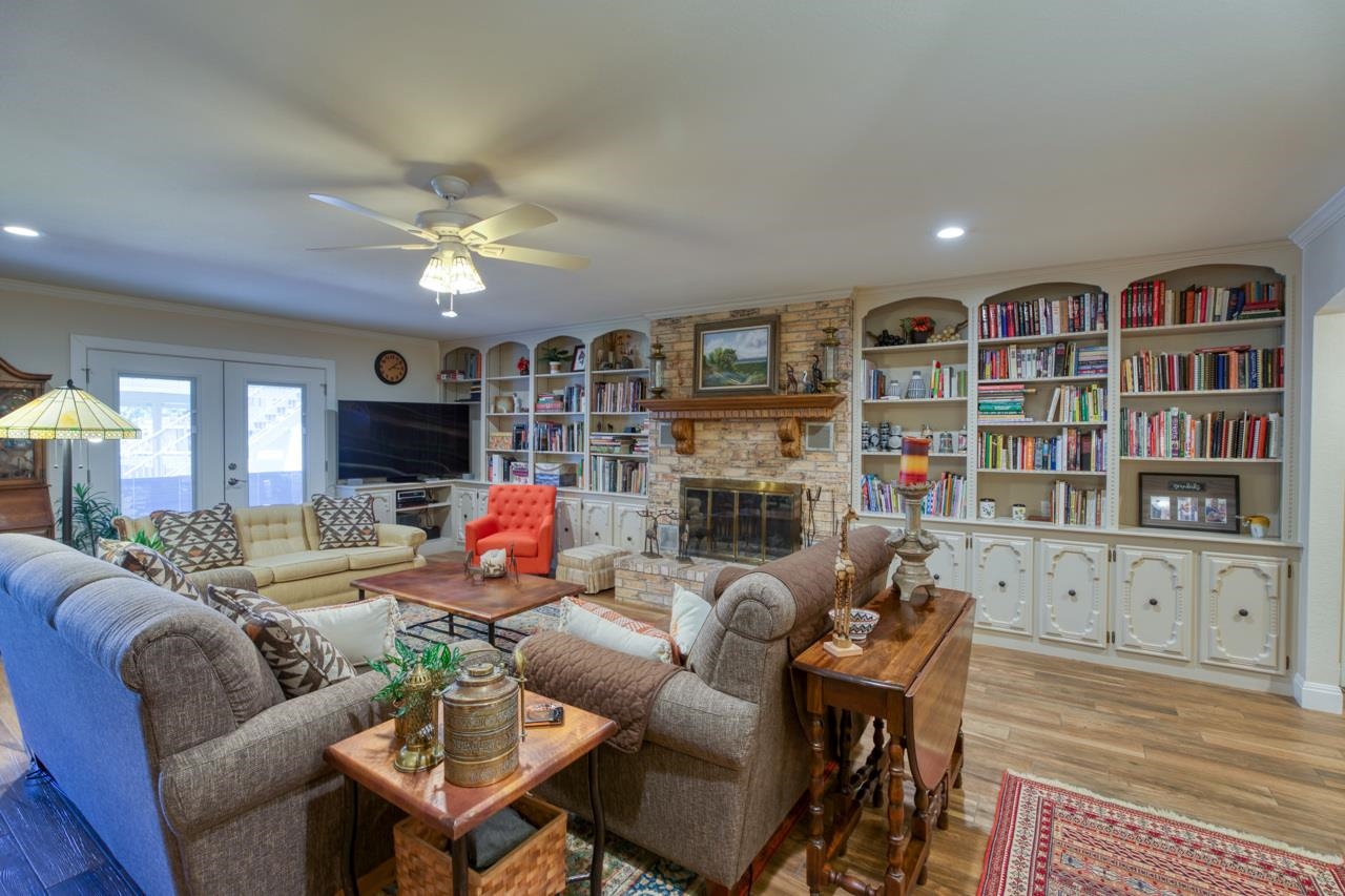 213 Lakeview Sunrise Beach TX 78643