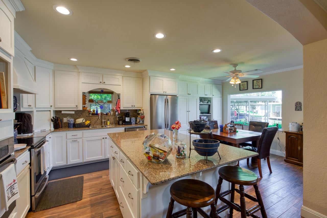 213 Lakeview Sunrise Beach TX 78643
