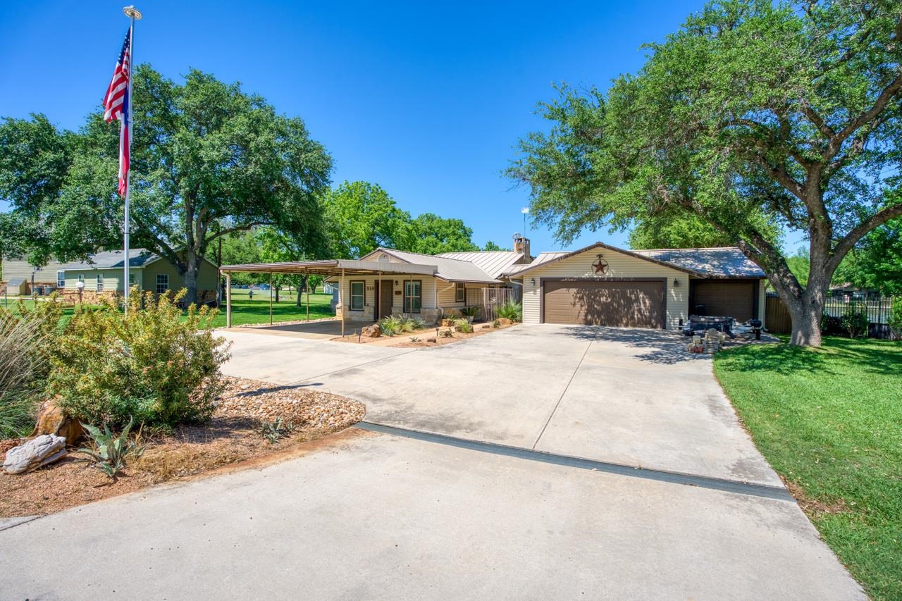 213 Lakeview Sunrise Beach TX 78643